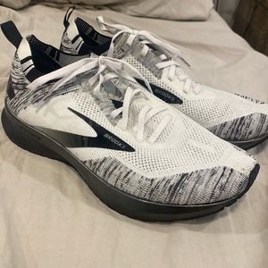 Brooks Levitate Womens Shoes